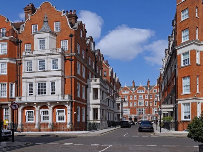 shutterstock_2524198507 (1)