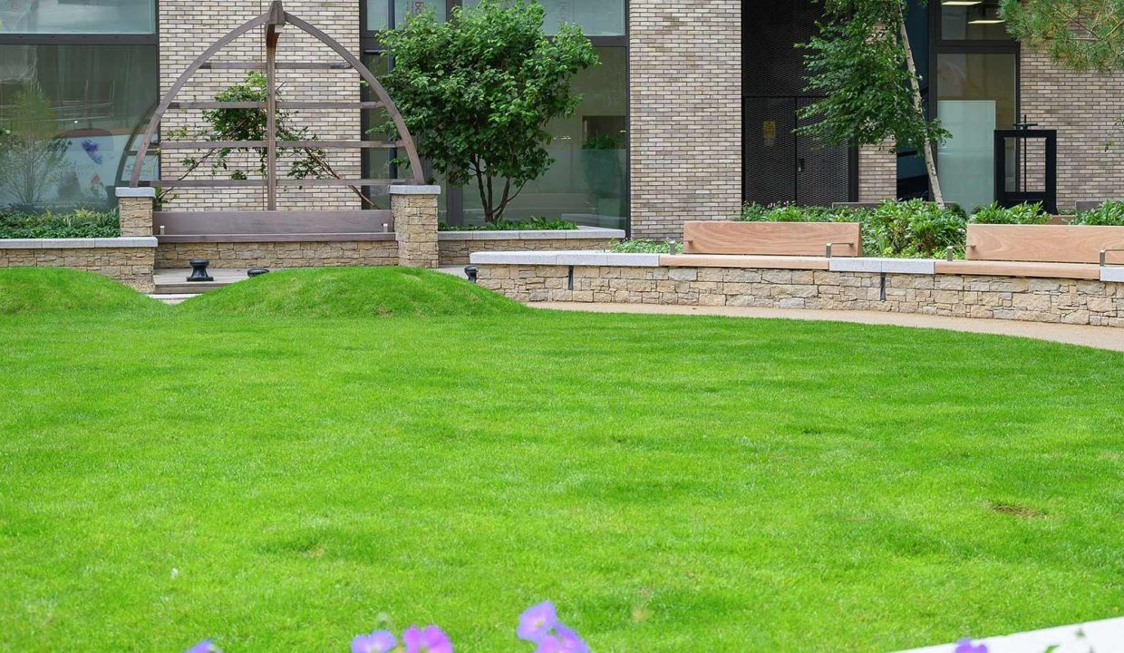 250-city-road_courtyard